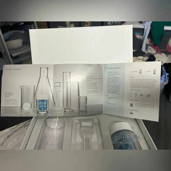 NIB Rodan + Fields REDEFINE Intensive Renewing Serum with Roller - Picture 9 of 14